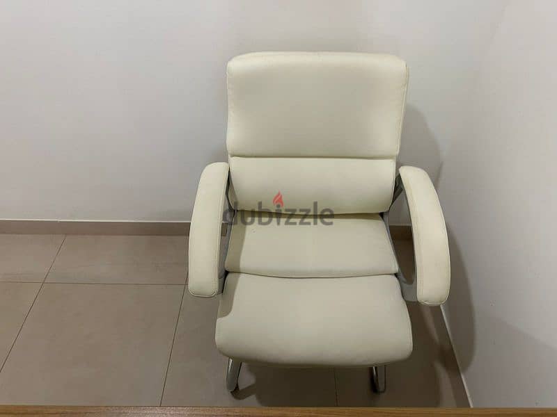 مكتب مع كرسي جديدNew office with leather chair 1