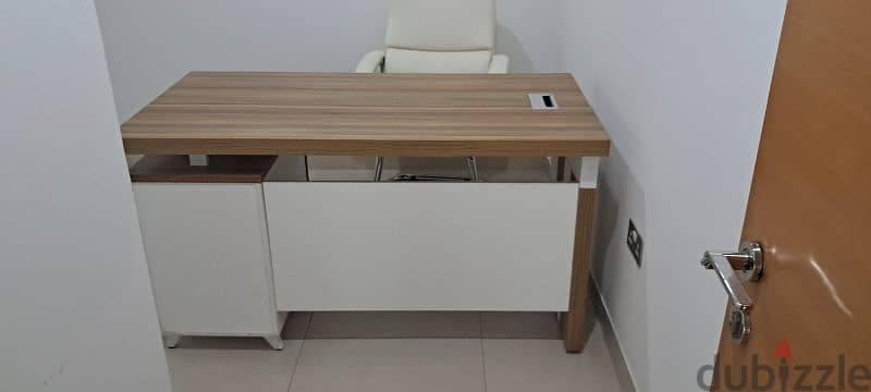 مكتب مع كرسي جديدNew office with leather chair 3