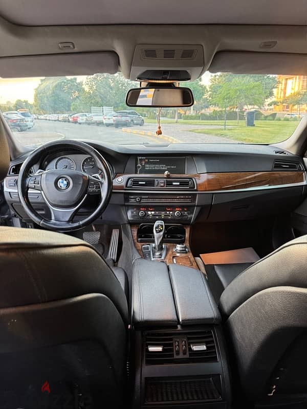 BMW 5-Series 2011 6