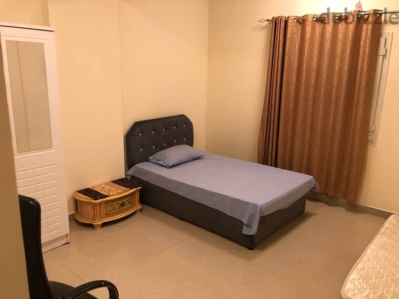 غرفه وحمام ومطبخ  مفروشه الخوض شارع مزون / Room for rent 1