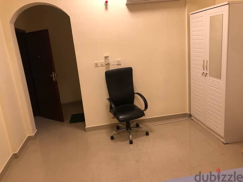 غرفه وحمام ومطبخ  مفروشه الخوض شارع مزون / Room for rent 2