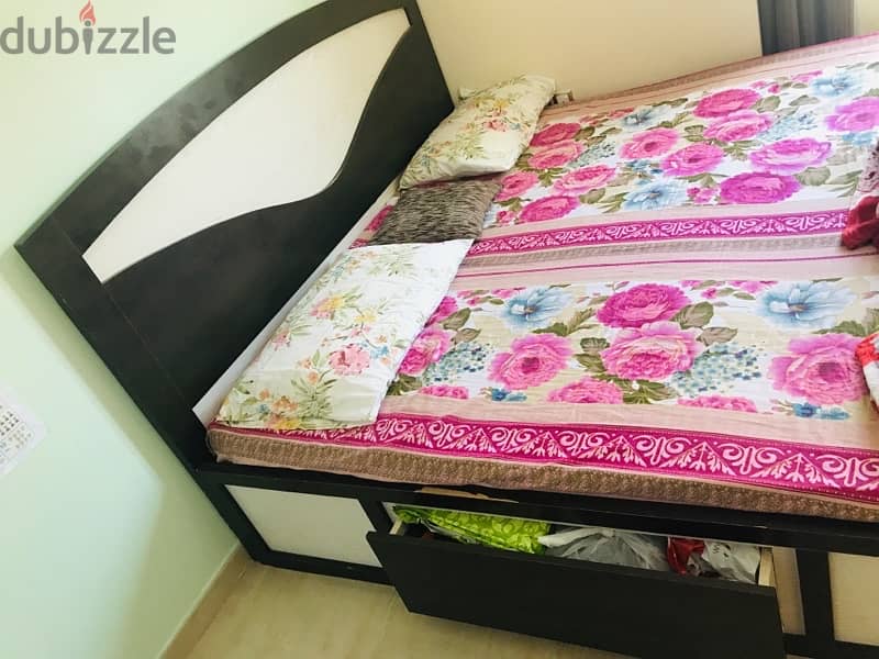 200*200 king size bed with mattress 2