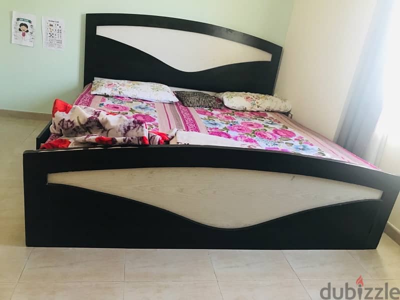 200*200 king size bed with mattress 3