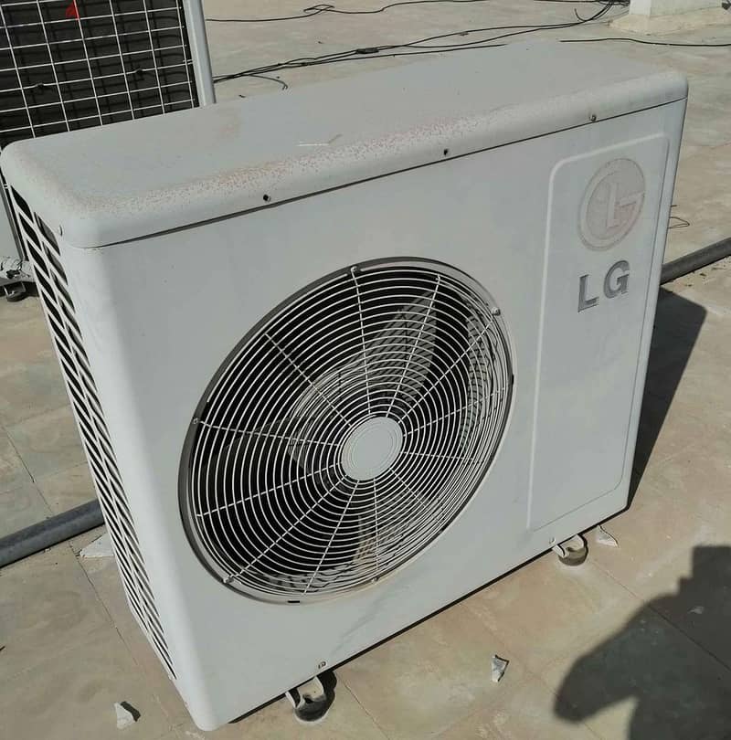 2.5 ton LG Gold for sale Contact number 95555147 1