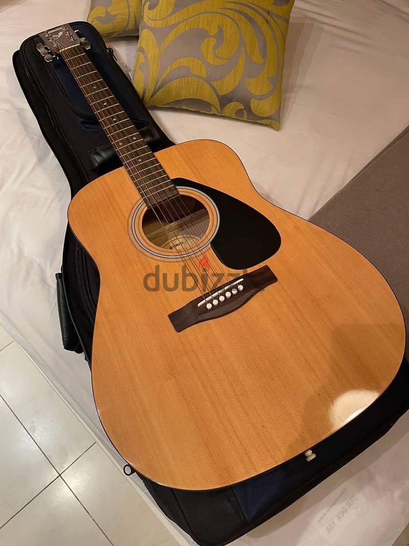 Yamaha f310 acoustic guitar 0