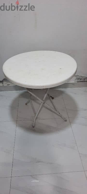 Folding plastic table