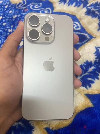 iPhone 15 pro natural titanium