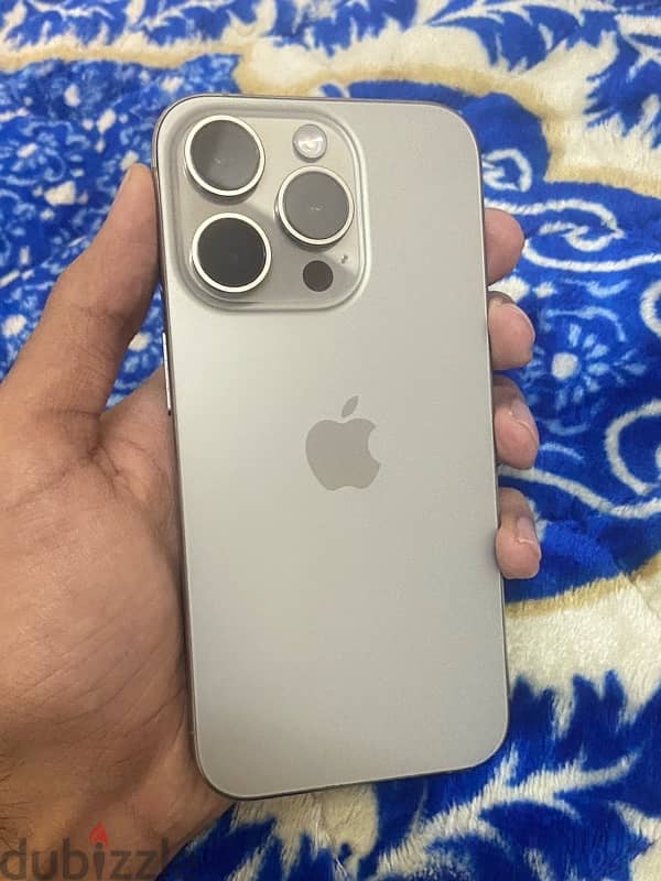 iPhone 15 pro natural titanium 1