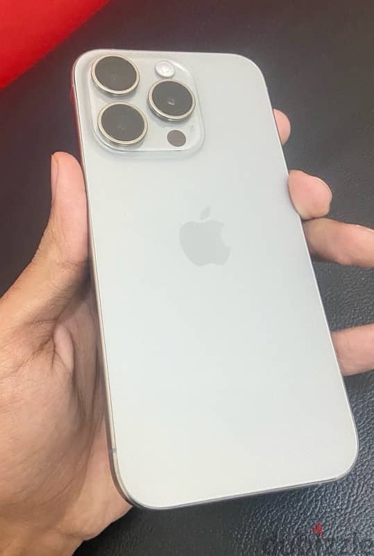 iPhone 15 pro natural titanium 3