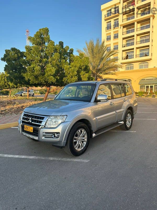 Mitsubishi Pajero 2017 1