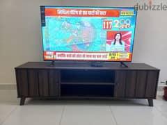 4 month used 55" led smart tv, Geepas brand plus tv stand 0