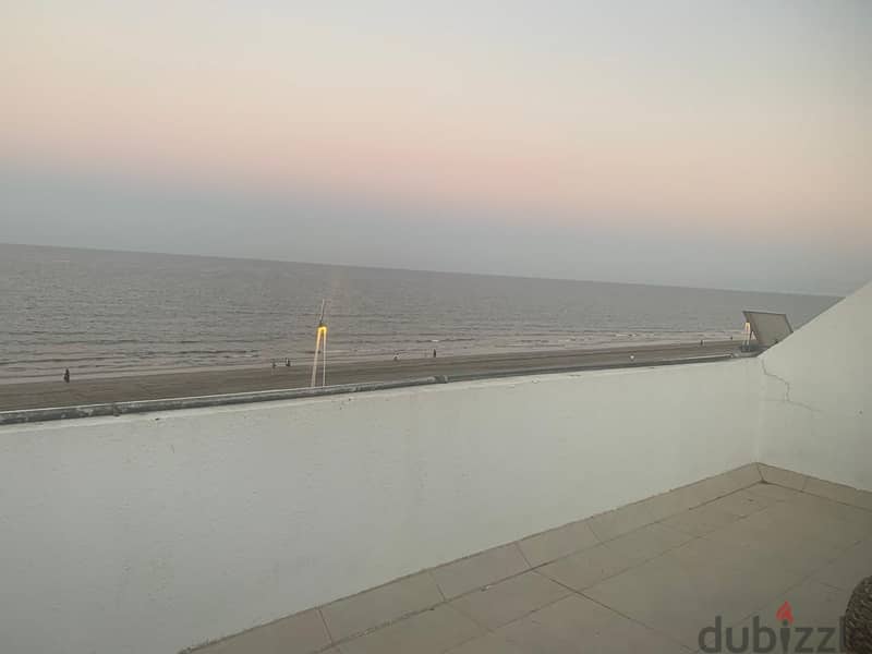 amazing villa facing the beach for rent in alhail north 16