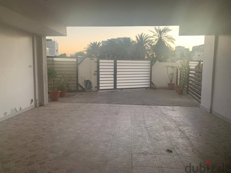 amazing villa facing the beach for rent in alhail north 17