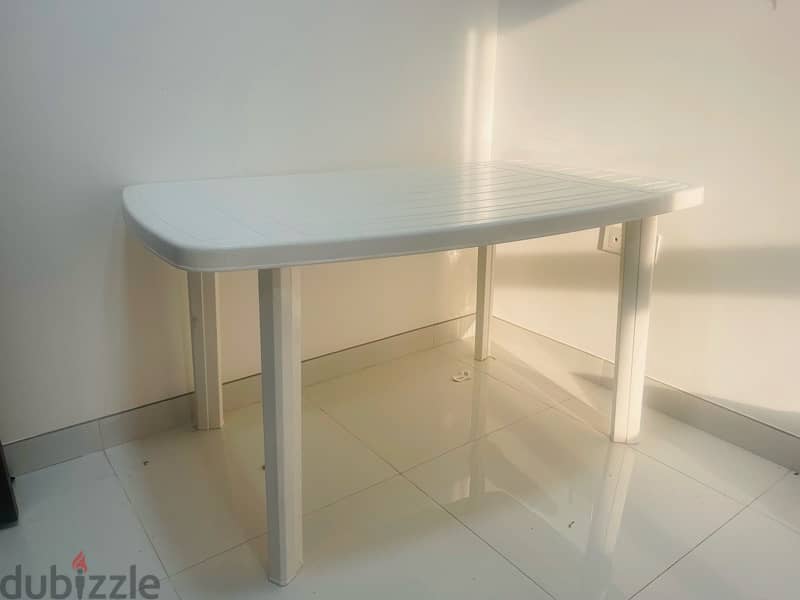 dining table. . plastic. . 4 seater 2