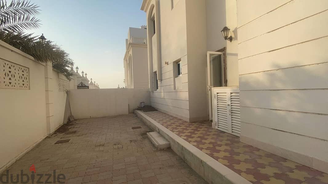 6Me28-Fabulous 5BHK Villa for rent in Qurm, Al Sarooj Street 13