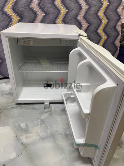 ثلاجة صغيرة للبيع Small fridge for sale