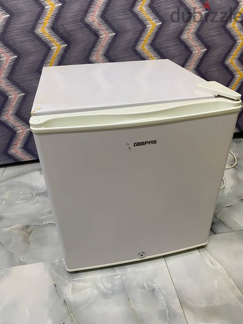 ثلاجة صغيرة للبيع Small fridge for sale 1