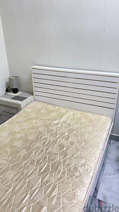 سرير للبيع بحالة جيدة Bed for sale in good condition 0