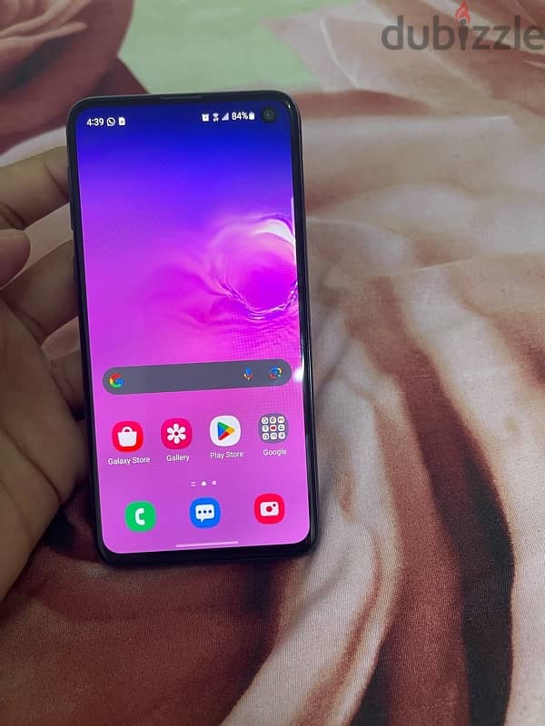 10/10 condition Samsung S10e 9