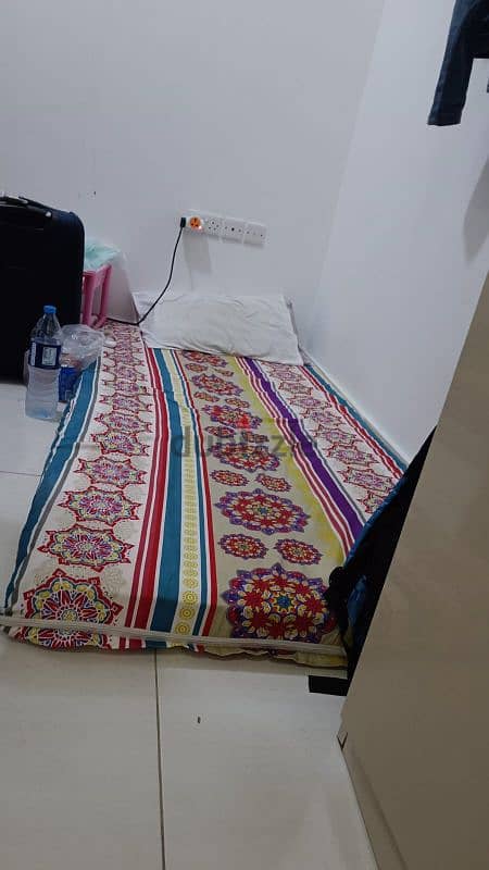 azaiba room bed space 40 Riyal only. . . 0