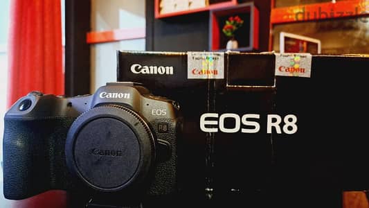 canon R8 Full Fram camera 2 month use