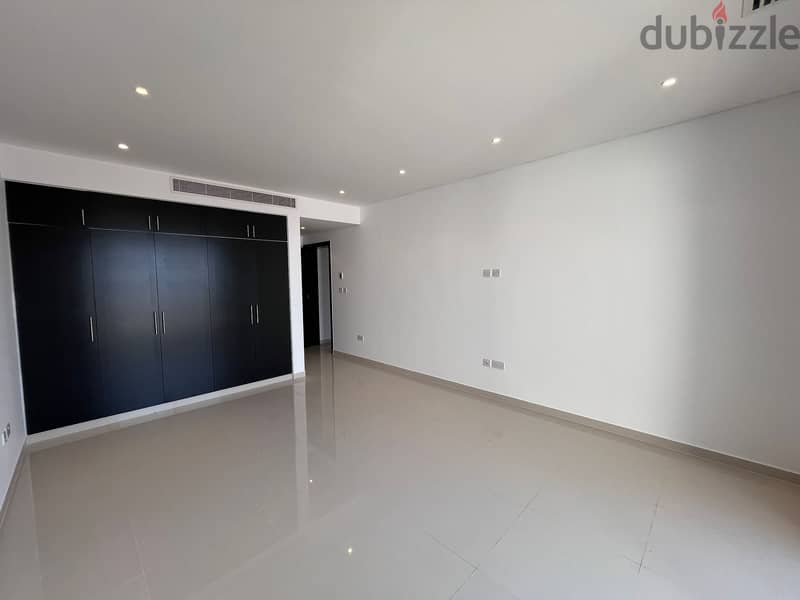 2 BR + Maid’s Room Apartment in Al Mouj - Overlooking the Marina 7