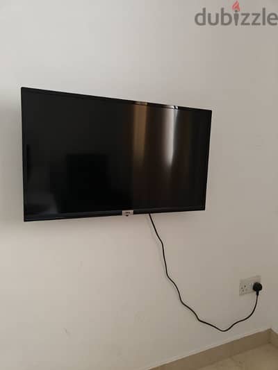 TCL 32 inches TV for sale.