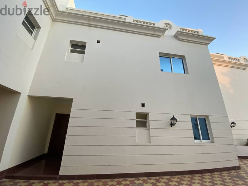 6Me28-Fabulous 5BHK Villa for rent in Qurm, Al Sarooj Street 1