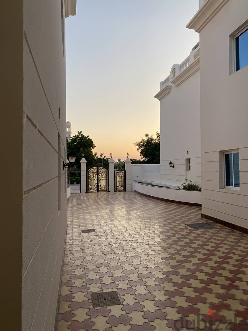 6Me28-Fabulous 5BHK Villa for rent in Qurm, Al Sarooj Street 16