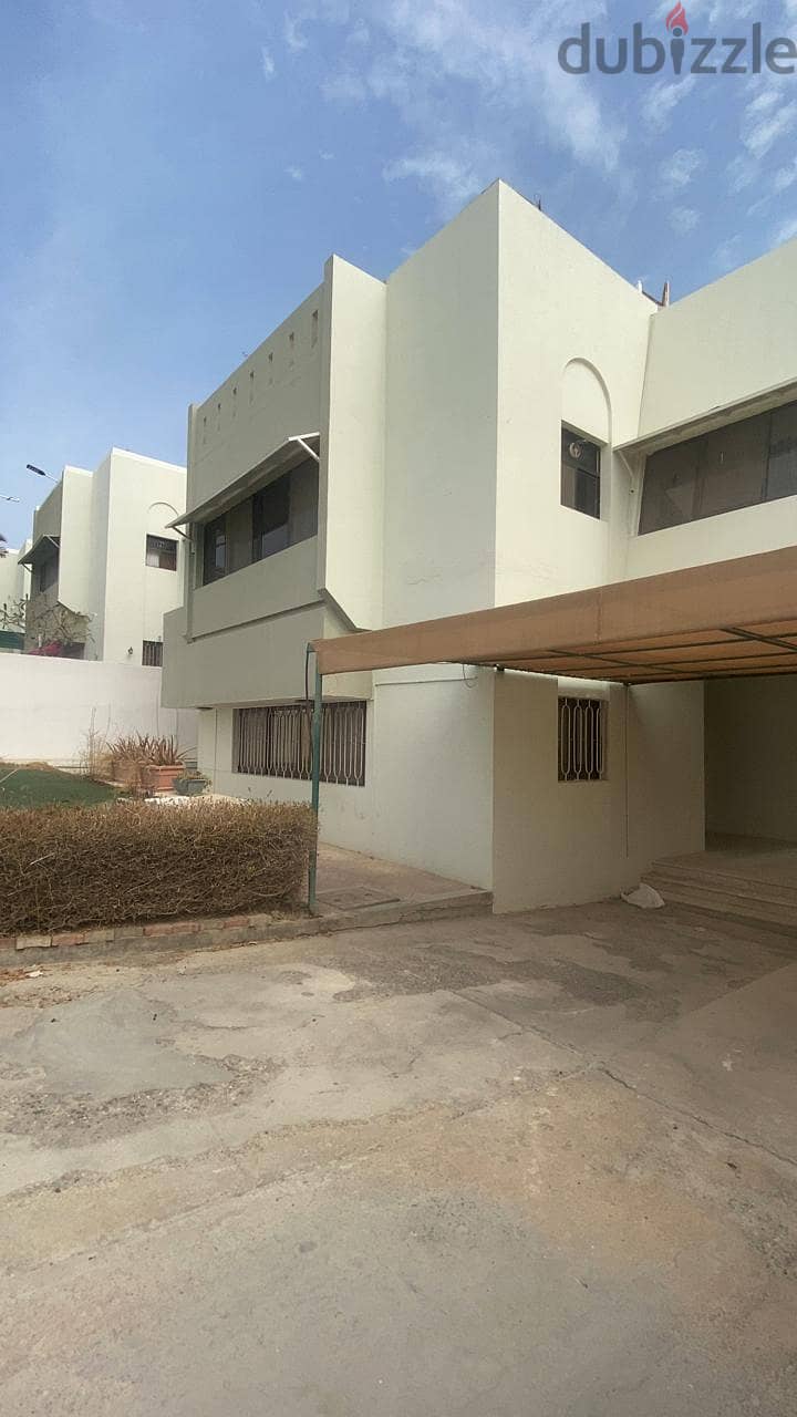 3Me30 Fabulous 3+1BHK villa for rent in MQ near British School 0