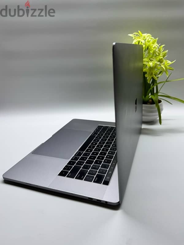 Macbook pro 2016, i7, 16gb ram, 256gb ssd 2