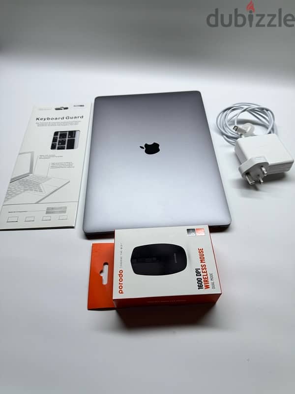 Macbook pro 2016, i7, 16gb ram, 256gb ssd 8