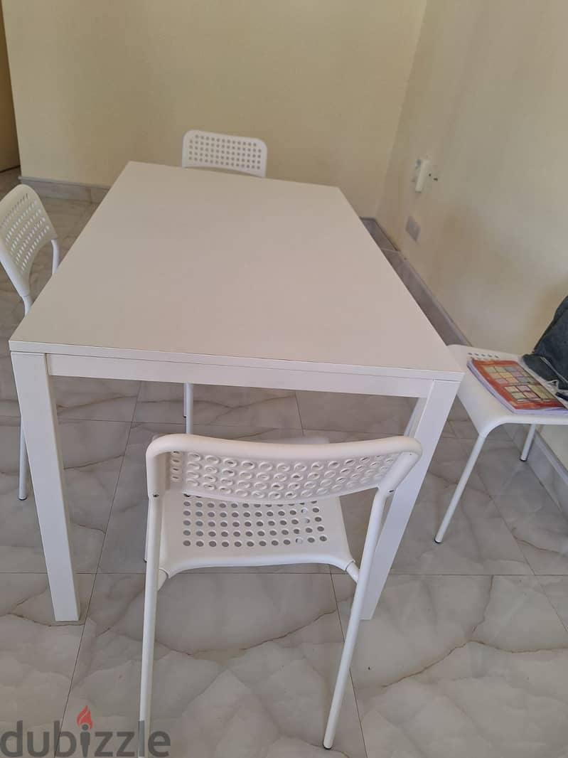 Dining Table & Chairs 0