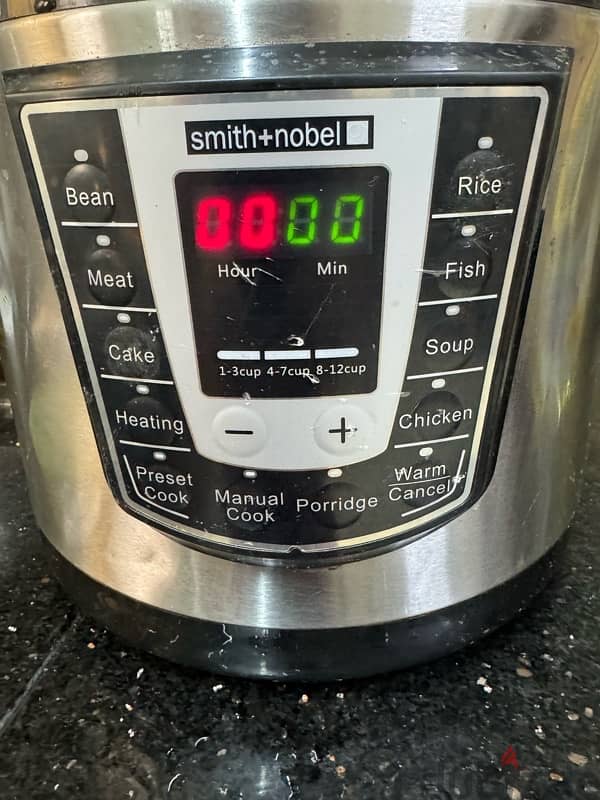 6 L pressure cooker in good condition 0