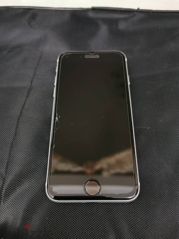 Iphone SE 2020 Amazing condition 2