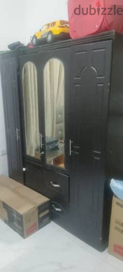 4 door cupboard 0