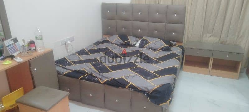 king size bed + mattress+ side table 0