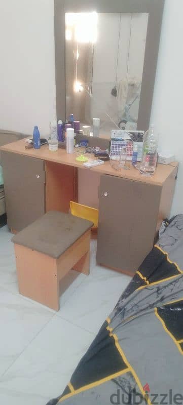 dressing table+  makeup chair 1