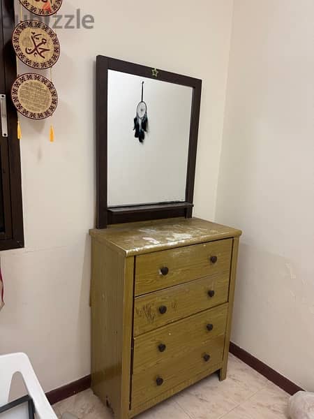 Dressing table in good condition for sale 0