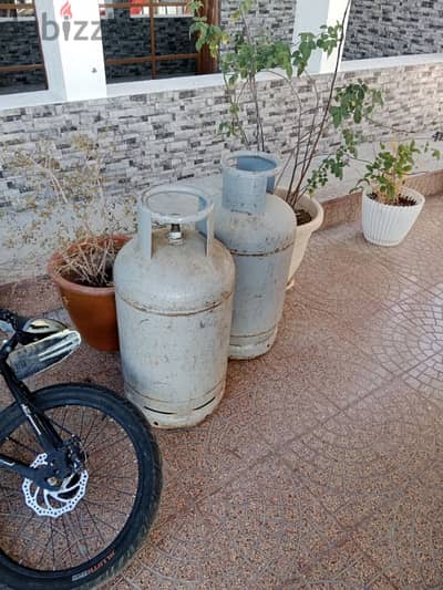 2 gas cylinders