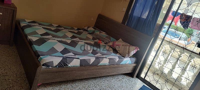 king size bed,with good matress. . . 1