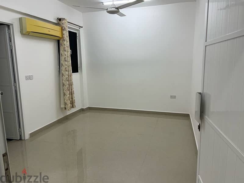 single room for rent in Al Hail South غرفة للايجار 4