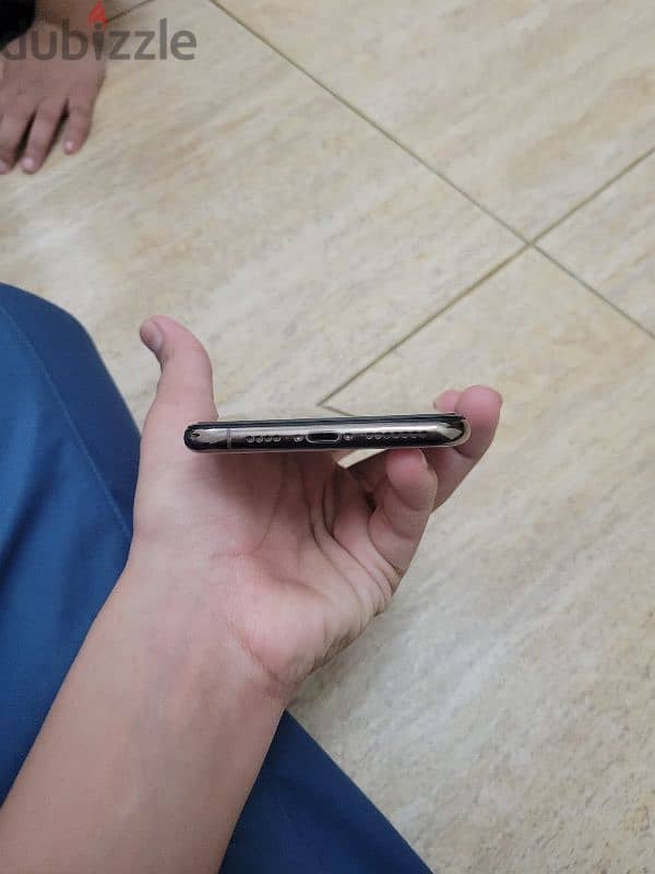 IPHONE XS MAX 256 GB 10/10 CONDITION (Negotiable) 3