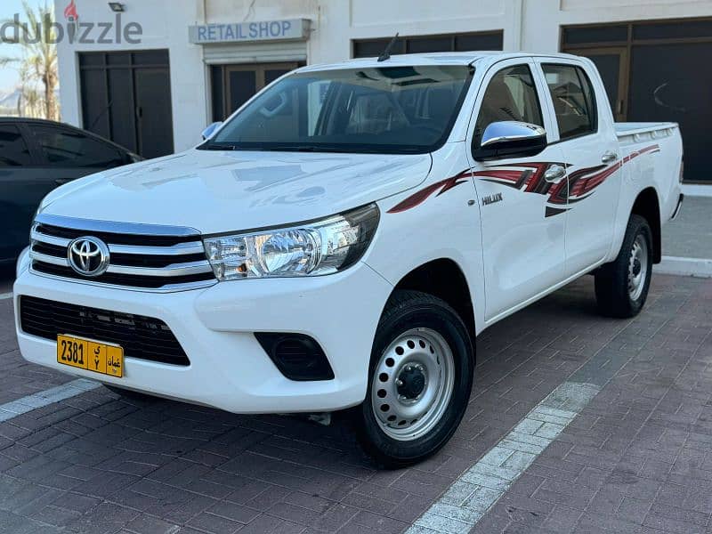 Toyota Hilux 2023 GCC petrol automatic 14kkm only, call 77474894 2