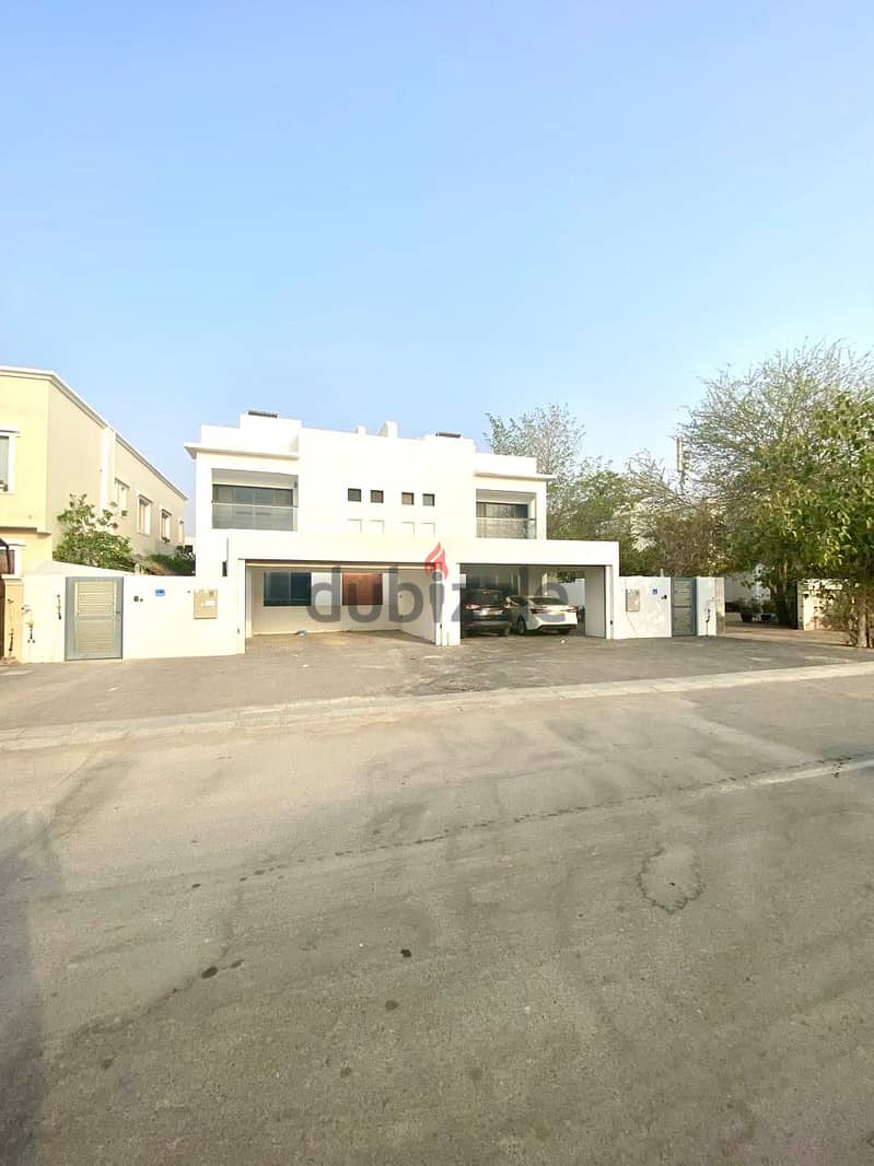 "SR-FE-557  *Luxurious Villa for Rent in Al Mawaleh North* 0