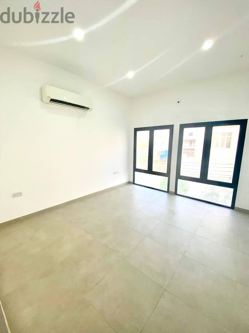 "SR-FE-557  *Luxurious Villa for Rent in Al Mawaleh North* 6