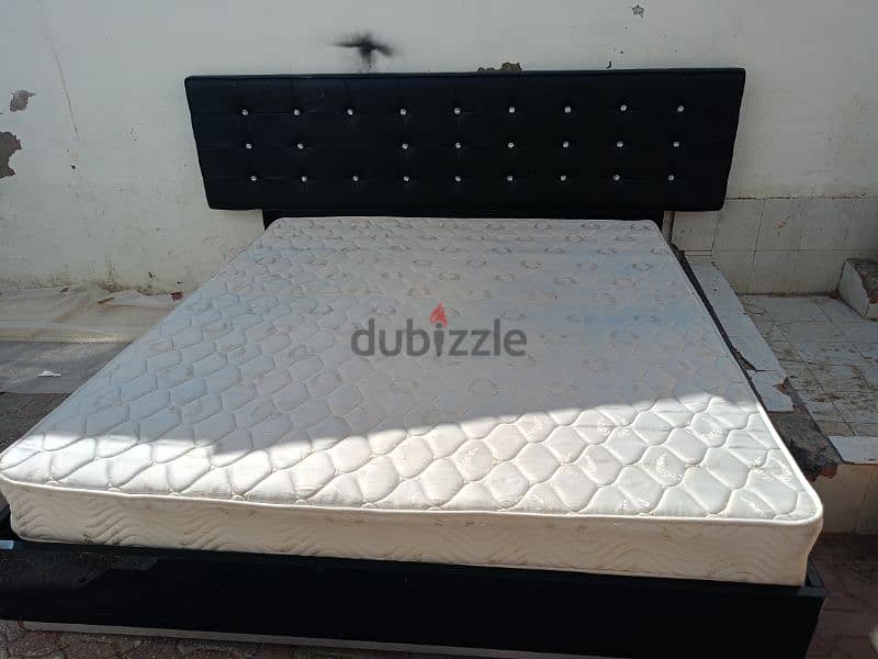 king size bed with mettress 200*180cm 1