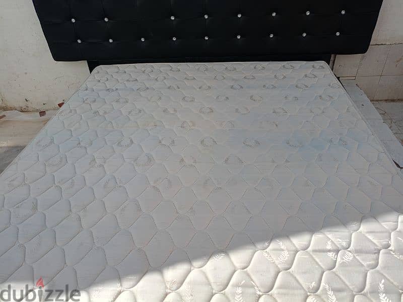 king size bed with mettress 200*180cm 2