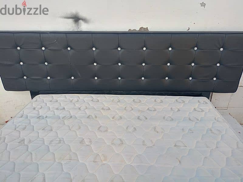 king size bed with mettress 200*180cm 3