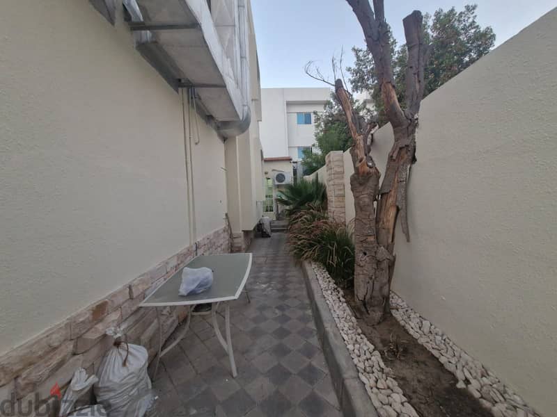 4 BR + 2 Maid’s Room + Driver’s Room Fantastic Villa in MSQ 7